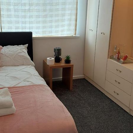 Lizras Bed and Breakfast Farnworth Buitenkant foto